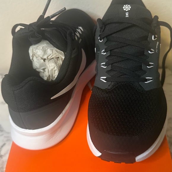 NEW Nike Run Swift 3 Wide 2E Black White Sneakers Athletic Shoes Workout - Picture 6 of 10